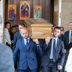 Uccisa dai rom a Montesacro, folla ai funerali della signora Anna (foto Davide Fracassi/Ag.Toiati)