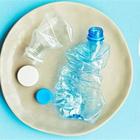 Stop a cannucce, piatti di plastica e cotton fioc: dal 2019 non li potremo usare più