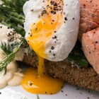 Dieta, il pesce a colazione? Fa bene all'organismo (come uova e altri alimenti insospettabili)