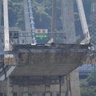 Ponte Morandi, l'ingegnere che si occupò dei rinforzi dei piloni: «Forse la causa del cedimento è la caduta di una rotolo d'acciaio da un Tir»