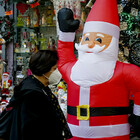 Arezzo, vestito da Babbo Natale per la fidanzata e scambiato per un ladro: arrivano i carabinieri