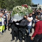 Dolore ai funerali della 22enne morta sul lavoro