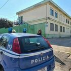 Pescara, bambina di 13 anni cade dalla finestra di scuola: è grave. Ha detto alla prof: «Vado a prendere una boccata d'aria»