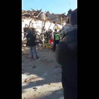 Terremoto Croazia, famiglia estratta dalle macerie: l'applauso ai soccorritori