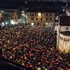 Sardine a Modena, seimila sotto la pioggia