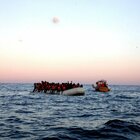 Migranti, barcone con 280 persone sbarca a Lampedusa: sette morti