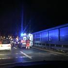 Code del martedì, un furgone s'infila sotto il Tir: caos, autostrada chiusa
