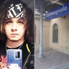Giulio annuncia il suicidio su Instagram e si butta sotto il treno su cui viaggiava la mamma