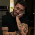 Antonino Spinalbese, il nuovo tatuaggio (fatto dalla fidanzata) ricorda Belen: «L’hai fatto veramente?»