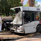 Roma, bus contro un albero: 40 feriti Autista negativo a test su alcol-droga