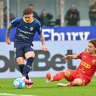 Serie B, frenata Parma e il Como sale al secondo posto. Venezia choc: da 2-0 a 2-3 con la Reggiana. Crisi Cremonese