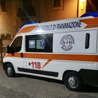 Chiama l'ambulanza ma i soccorritori non trovano il citofono