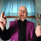 Chi è padre Amorth, il prete esorcista: "Satana deve avere paura di me"