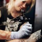 Regione Lazio: tatuaggi vietati agli under 14 e per toglierli si andrà alla Asl