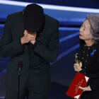 Troy Kotsur, l'attore sordo premio Oscar come miglior attore non protagonista. Il discorso (e gli applausi) sono nella lingua dei segni