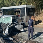 Ostiense, scontro tra auto e un bus: morto un ragazzo