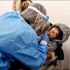 Influenza, via ai vaccini: per i bambini c'è lo spray nasale, cos'è e come funziona