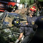 Roma, cade pino in piazza Venezia: colpita una auto in transito
