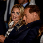 Silvio Berlusconi e Francesca Pascale si sono lasciati. Lei: «Gli auguro di trovare una persona che si prenda cura di lui»