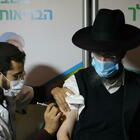In Israele oltre semila contagi: è record da febbraio. «Un milione di persone non vuole vaccinarsi»