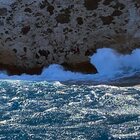 Lampedusa, naufraga barchino di migranti: un minore morto e 2 dispersi. Profughi bloccati sugli scogli