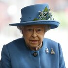La Regina Elisabetta non si riprende, a riposo almeno altre due settimane: «Non potrà viaggiare»