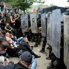 Kosovo, scontri tra Kfor e dimostranti serbi