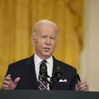 Biden: «Continueremo a fornire armi difensive all'Ucraina. La Russia potrebbe attaccare anche Kiev»
