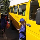 Bambino dimenticato per otto ore sullo scuolabus a Teramo: scatta una doppia inchiesta