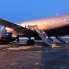 Russia, scoppia una power bank in aereo e provoca un incendio: i passeggeri avvolti dal fumo