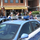 Ostia, si fingono poliziotti per rapinare anziana, figlio immobilizzato con le fascette: caccia a 3 italiani