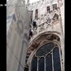 Milano, scalano la guglia del Duomo: fermati due climber francesi