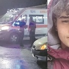 Pesaro, sbanda in scooter e finisce contro il palo della luce: morto a 18 anni
