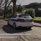 Roma, auto dei vigili con gli altoparlanti in strada