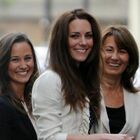 Kate Middleton, mamma Carole è stata la prima a sapere del tumore: l'aiuto con i nipoti e il sostegno alla figlia, così ha tenuto unita la famiglia