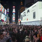 â¢ Proteste a Times Square e L.A. -Guarda