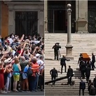Funerali Raffaella Carrà, l'arrivo del feretro nella Basilica tra gli applausi della gente