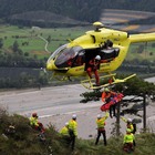 Base jumper muore dopo essersi lanciato in Trentino: precipitato lungo un pendio