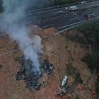 Cina, crolla un ponte in autostrada: 19 morti e 30 feriti. I video choc dell'incidente sui social