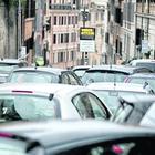 Roma, stop ai diesel, rivolta dei genitori: «E i ragazzini come andranno a scuola?»