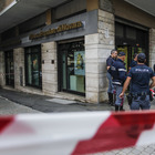 Roma, tentano la rapina in banca: dipendenti in ostaggio (foto Andrea Giannetti/Ag.Toiati)