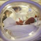 Covid, neonata positiva muore dopo 9 giorni di vita: aveva contratto il virus dalla madre