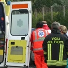 L'auto urta un muro e si ribalta: morto un ragazzo di 26 anni vicino Firenze
