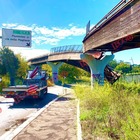 Roma choc, crolla ponte ciclo-pedonale sulla Laurentina: era stato urtato da un camion in manovra