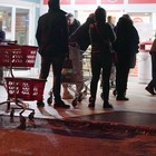 Terni, decine di persone in fila al supermarket aperto di notte dopo l'annuncio di Conte Fotogallery Angelo Papa