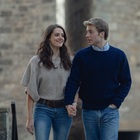 The Crown 6, la prima foto di William e Kate nella serie Netflix sui Windsor
