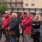 25 Aprile, il giorno dopo lo striscione per Mussolini milanesi cantano Bella Ciao in piazzale Loreto
