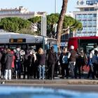 Sciopero oggi 26 aprile: bus, metro e treni a rischio. Orari e fasce di garanzia a Roma, Milano e Napoli