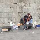 Napoli, a Porta Capuana sesso e spaccio di droga «sotto gli occhi di passanti e turisti»
