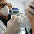 «Pfizer, Moderna e J&J: vaccini proteggono anche dopo 8 mesi»